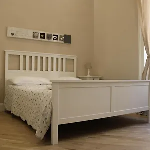  Bed & Breakfast Garibaldi Station Italy